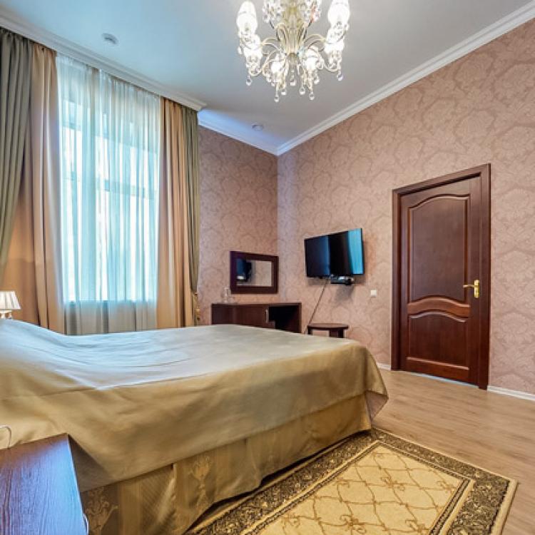 Спальня в 2 местном 2 комнатном Люксе, корпус №5 Вилла Герман санатория Анджиевского. Ессентуки