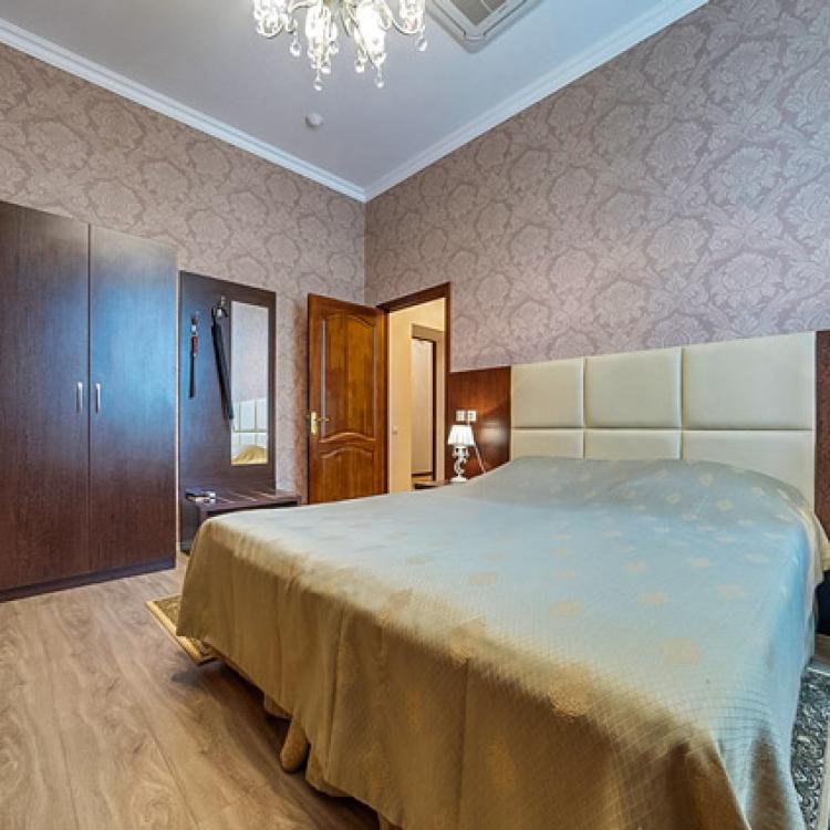 Интерьер спальни 2 местного 2 комнатного Люкса, корпус №5 Вилла Герман санатория Анджиевского. Ессентуки