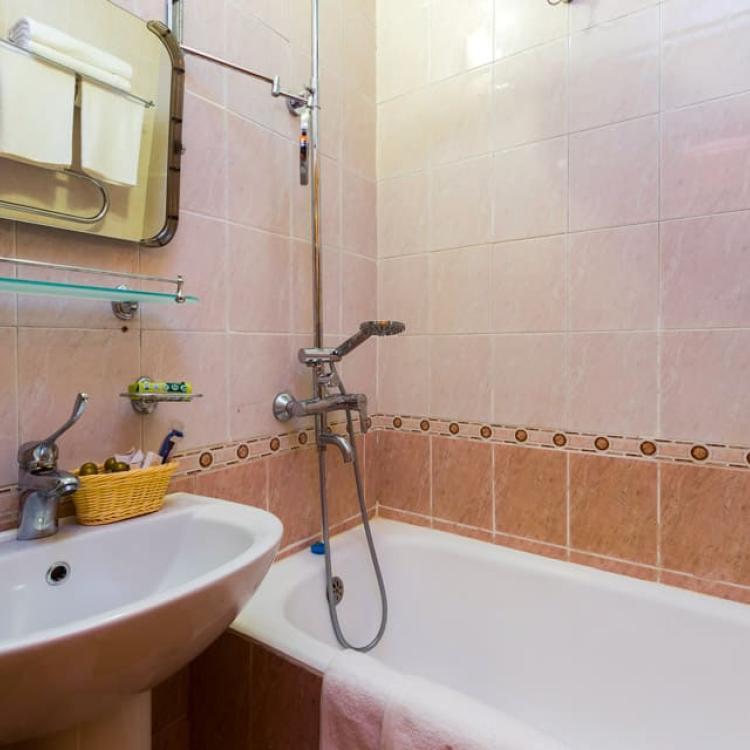 Ванная комната в 2 местных 3 комнатных Апартаментах, Корпус №1 санатория им. Анджиевского в Ессентуках